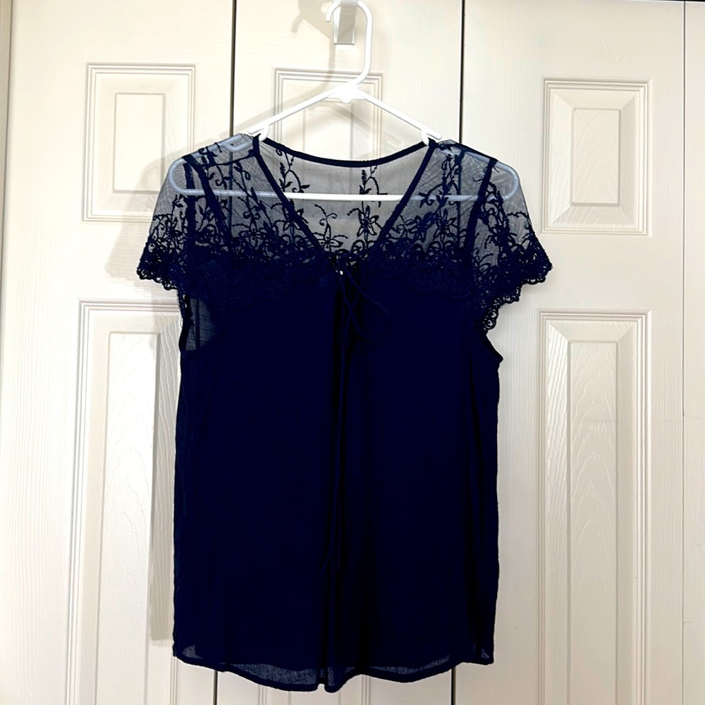 Lace shirt, size M, good condition